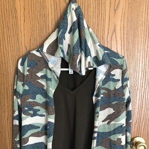 Boutique Camo Hooded Cardigan Zenana tee